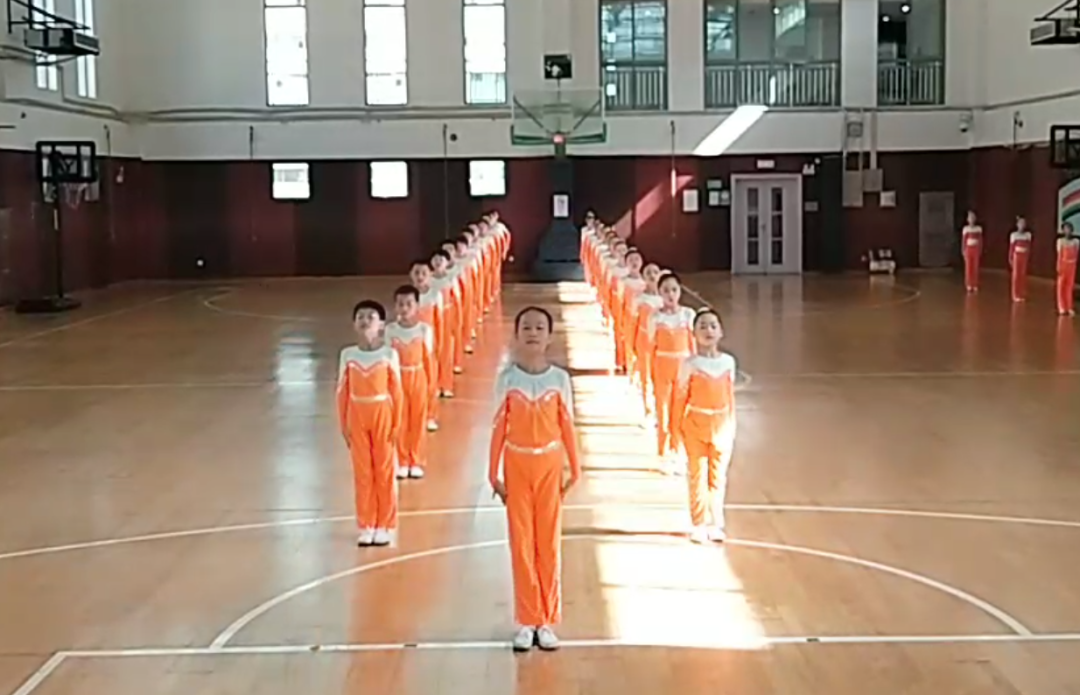 一起“舞动”青春!上海千余名中小学生“云端”齐做广播体操(图3) 一起“舞动”青春!上海千余名中小学生“云端”齐做广播体操(图3)