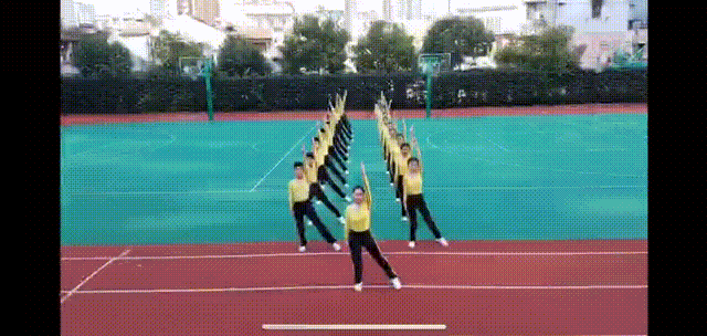 一起“舞动”青春!上海千余名中小学生“云端”齐做广播体操(图4) 一起“舞动”青春!上海千余名中小学生“云端”齐做广播体操(图4)