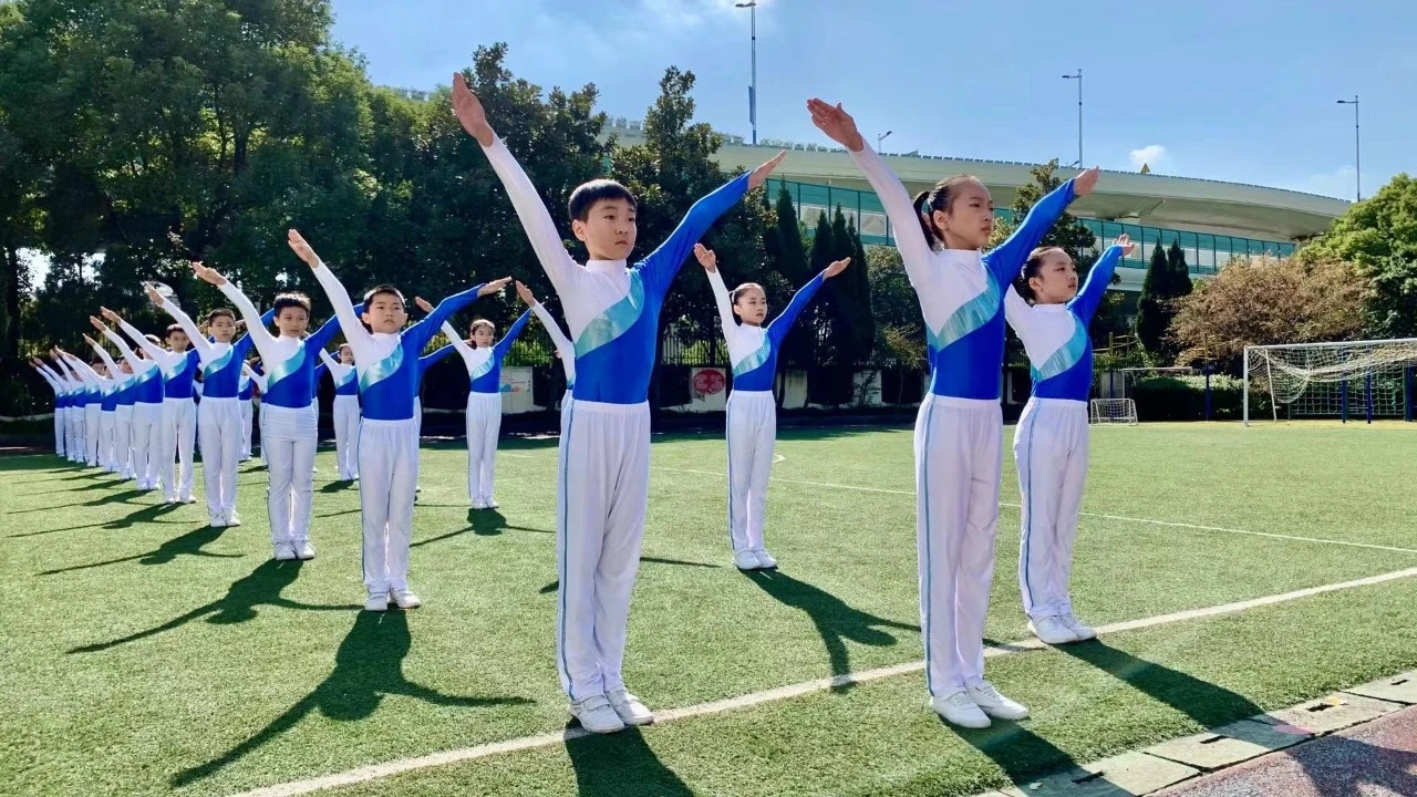 一起“舞动”青春!上海千余名中小学生“云端”齐做广播体操(图5) 一起“舞动”青春!上海千余名中小学生“云端”齐做广播体操(图5)