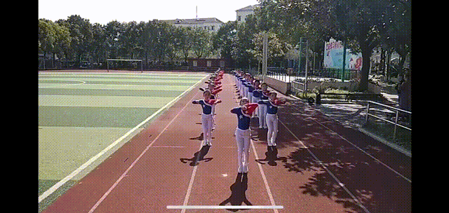 一起“舞动”青春!上海千余名中小学生“云端”齐做广播体操(图10) 一起“舞动”青春!上海千余名中小学生“云端”齐做广播体操(图10)