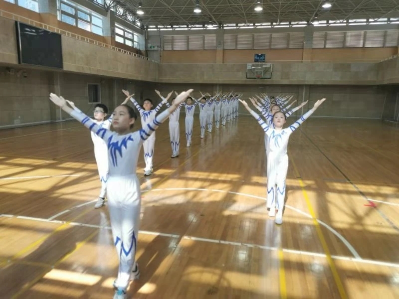 一起“舞动”青春!上海千余名中小学生“云端”齐做广播体操(图7) 一起“舞动”青春!上海千余名中小学生“云端”齐做广播体操(图7)