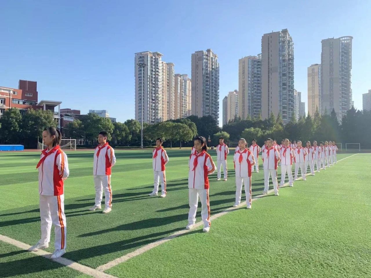 一起“舞动”青春!上海千余名中小学生“云端”齐做广播体操(图9) 一起“舞动”青春!上海千余名中小学生“云端”齐做广播体操(图9)