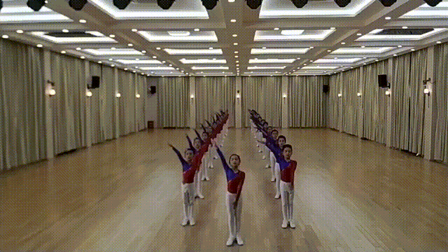 一起“舞动”青春!上海千余名中小学生“云端”齐做广播体操(图14) 一起“舞动”青春!上海千余名中小学生“云端”齐做广播体操(图14)