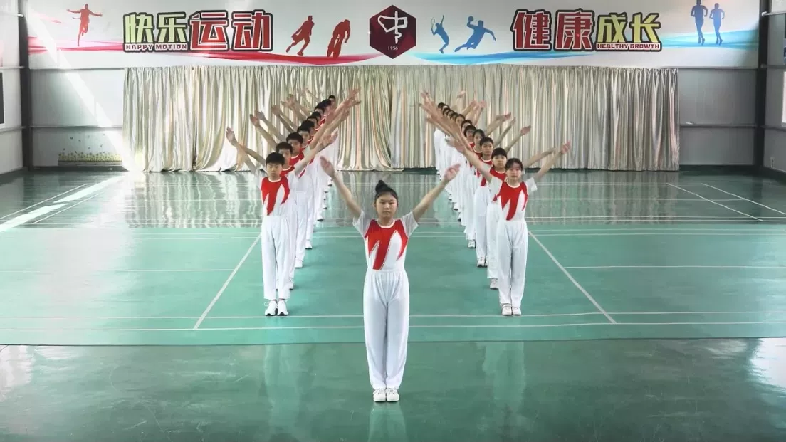 一起“舞动”青春!上海千余名中小学生“云端”齐做广播体操(图17) 一起“舞动”青春!上海千余名中小学生“云端”齐做广播体操(图17)