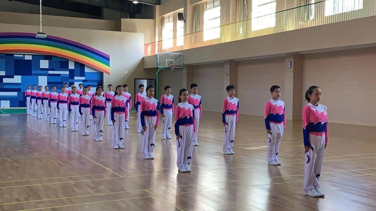 一起“舞动”青春!上海千余名中小学生“云端”齐做广播体操(图21) 一起“舞动”青春!上海千余名中小学生“云端”齐做广播体操(图21)