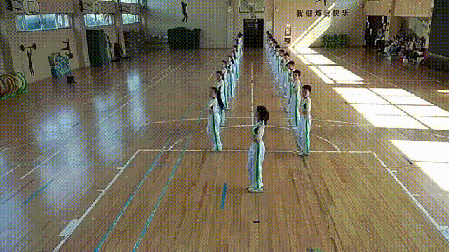 一起“舞动”青春!上海千余名中小学生“云端”齐做广播体操(图30) 一起“舞动”青春!上海千余名中小学生“云端”齐做广播体操(图30)