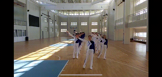 一起“舞动”青春!上海千余名中小学生“云端”齐做广播体操(图32) 一起“舞动”青春!上海千余名中小学生“云端”齐做广播体操(图32)